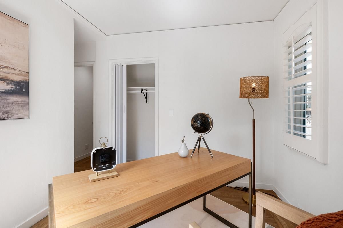 Home Office, Interior