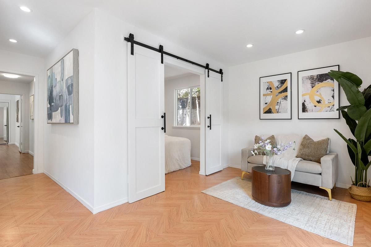 Interior, Recessed Lighting, Wood Texture Flooring