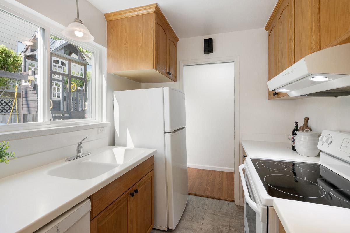 Interior, Kitchen, Pendant Lights, Wood Texture Flooring