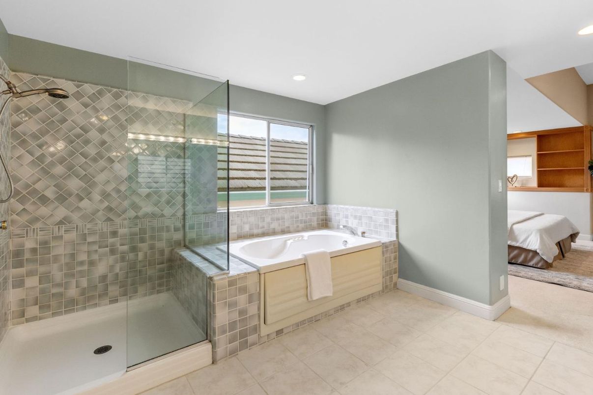 Bathroom, Bedroom, Glass Shower, Interior, Recessed Lighting