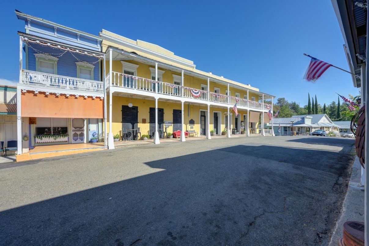 Exterior, Facade, Condo Building
