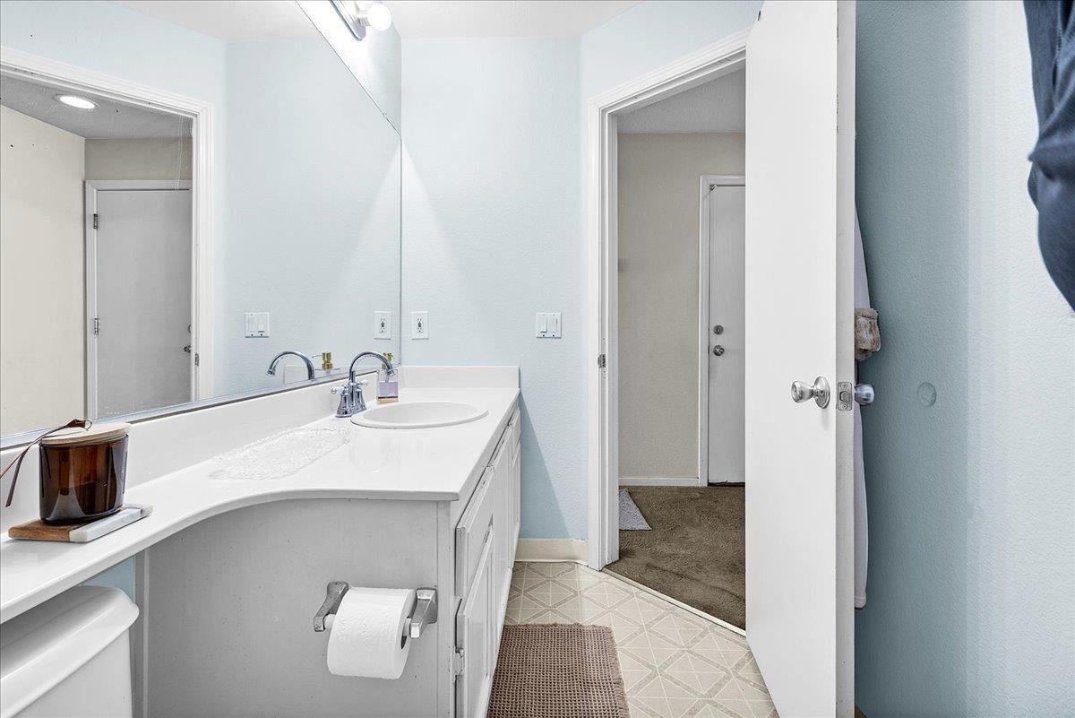 Bathroom, Interior, Recessed Lighting