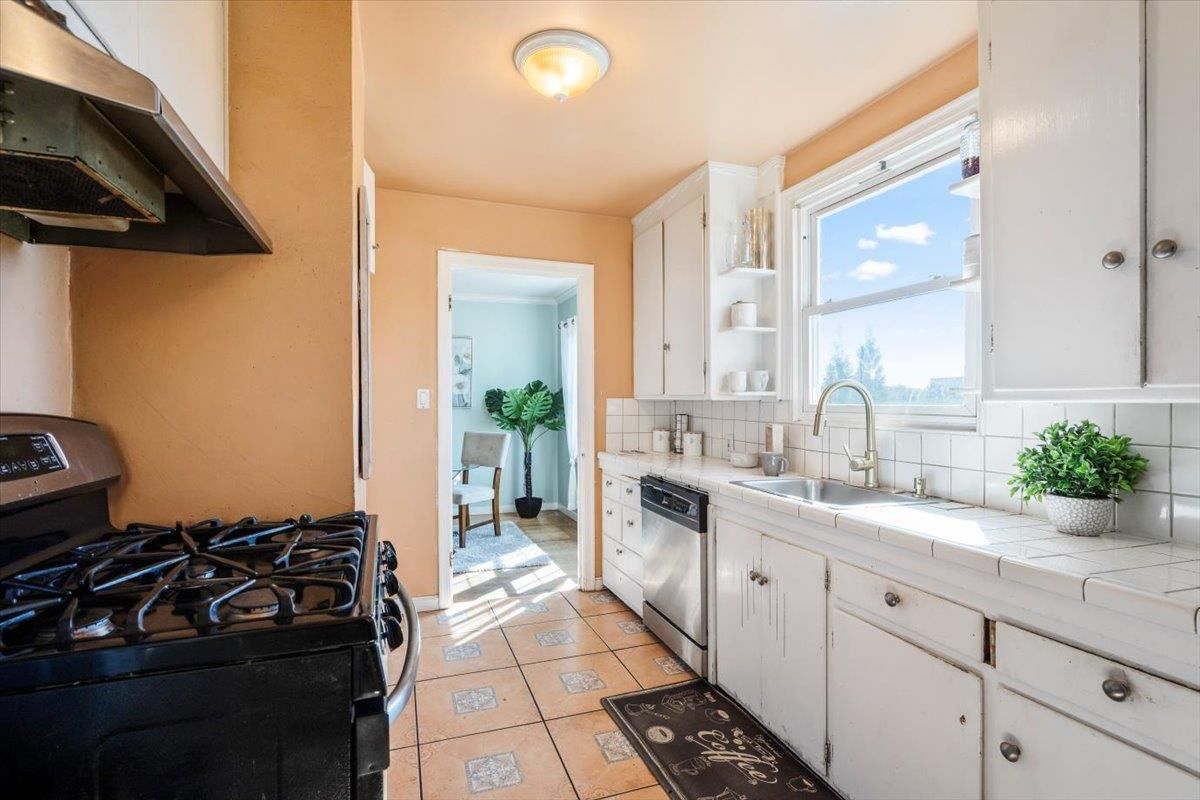 Interior, Kitchen, Tile Countertops