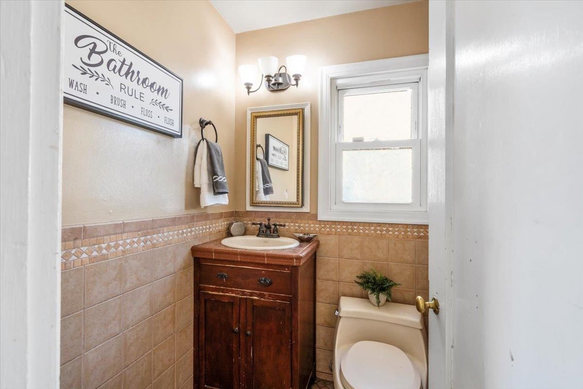 Bathroom, Interior, Tile Countertops