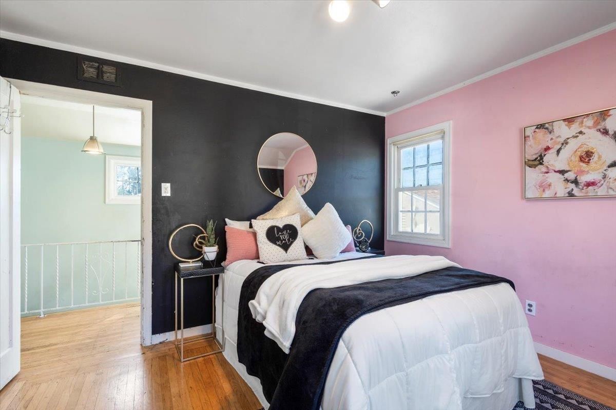 Bedroom, Interior, Pendant Lights, Wood Texture Flooring