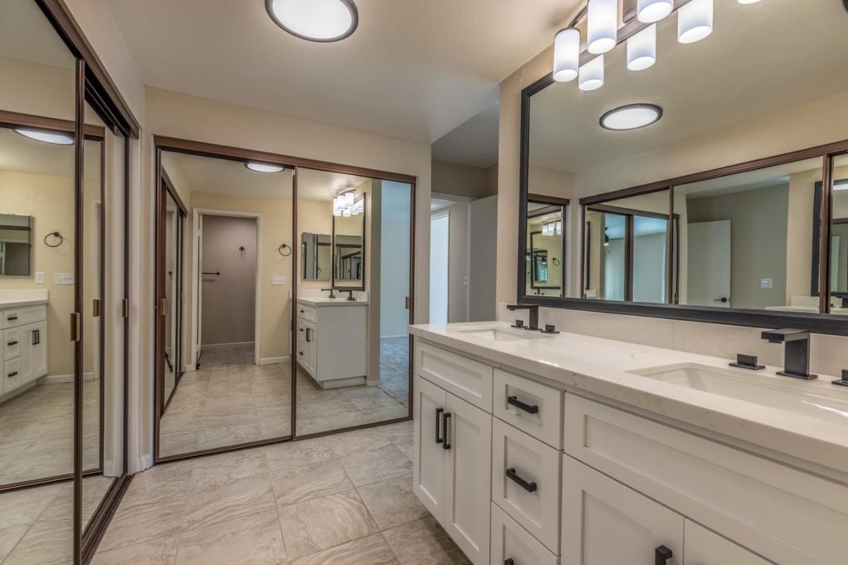 Bathroom, Dual Sink Vanities, Interior