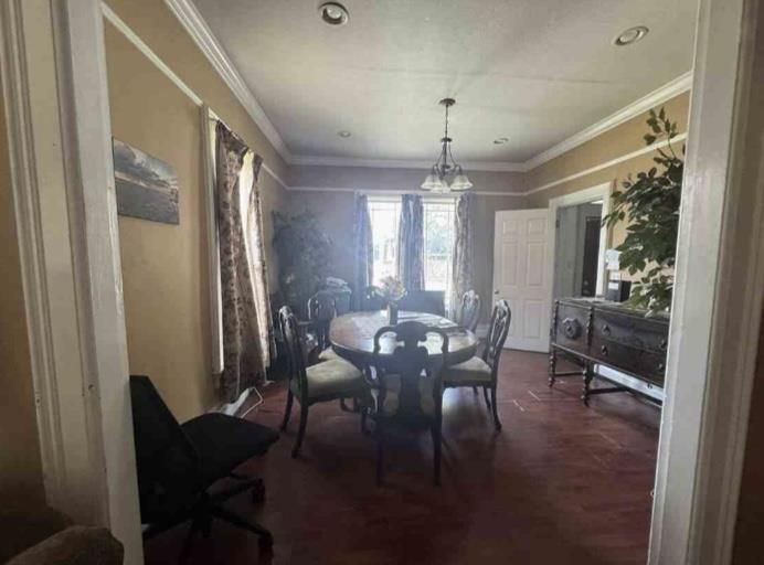 Chandelier, Dining room, Interior, Pendant Lights, Recessed Lighting, Wood Texture Flooring