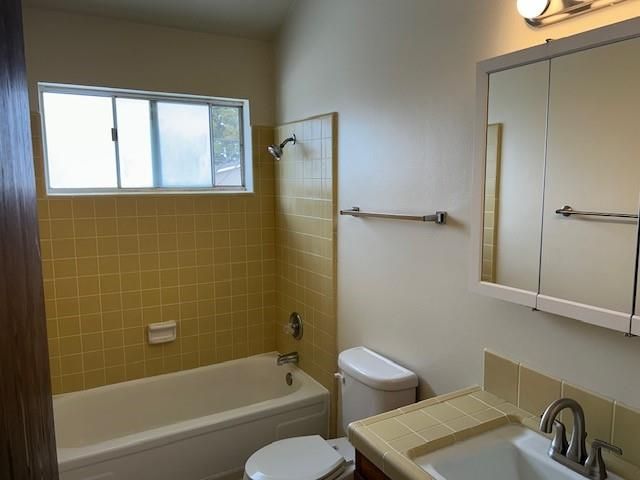 Bathroom, Interior, Tile Countertops