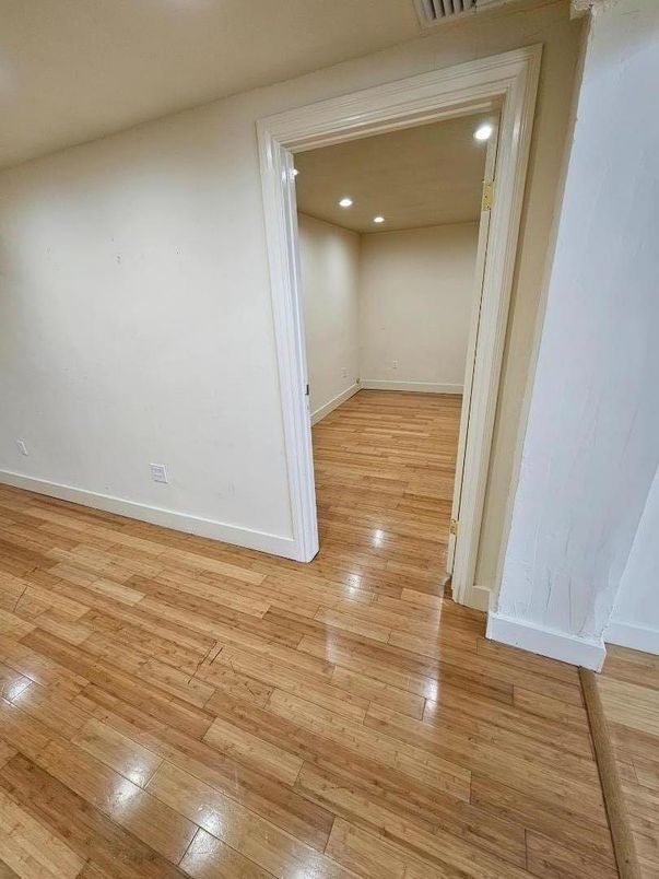 Empty room, Interior, Recessed Lighting, Wood Texture Flooring