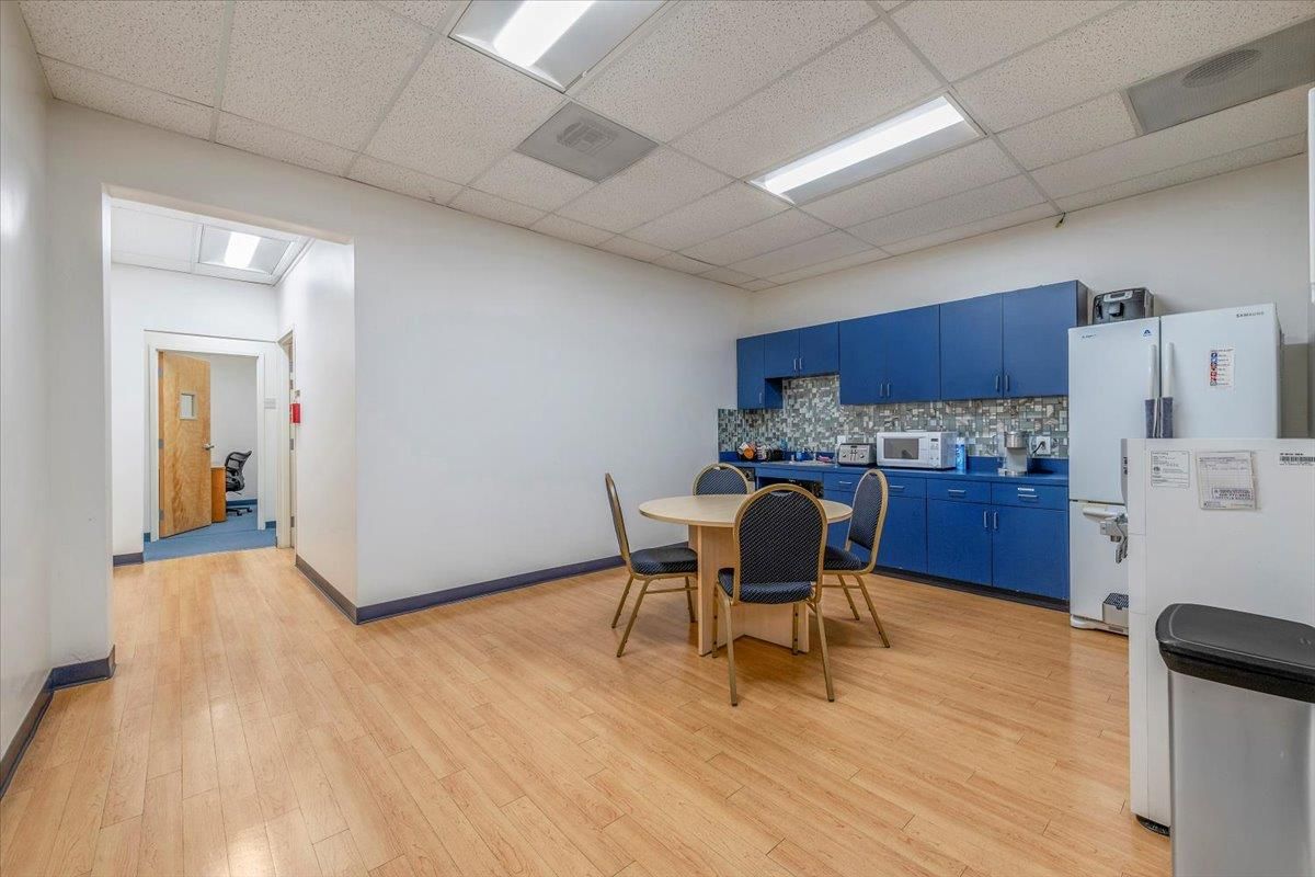 Dining room, Interior, Kitchen, Recessed Lighting, Wood Texture Flooring