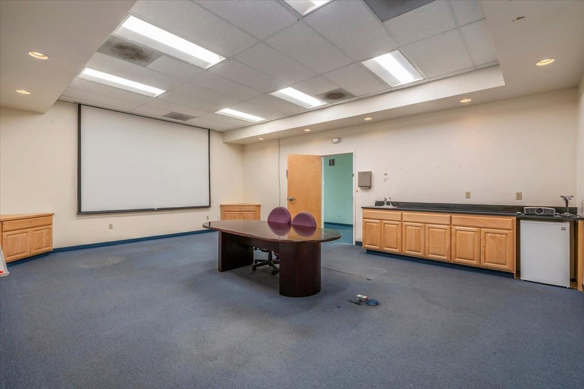 Interior, Projection Screen, Recessed Lighting