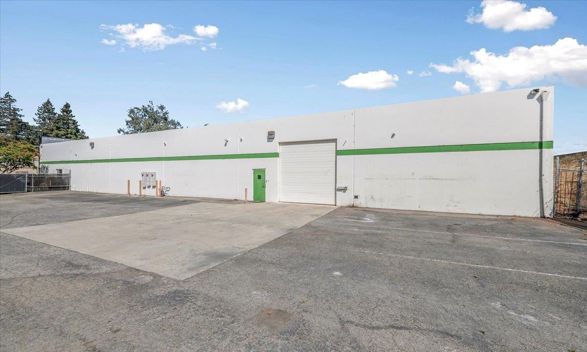 Detached Garage, Exterior