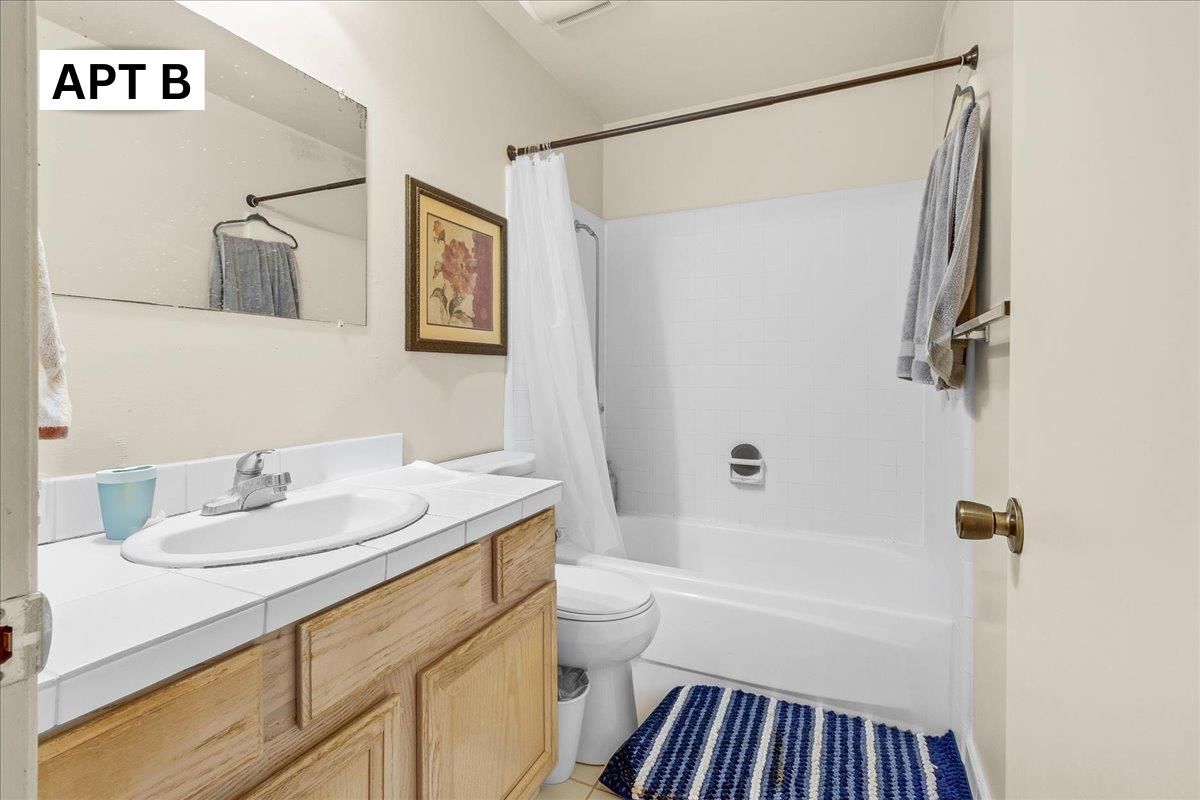 Bathroom, Interior, Tile Countertops