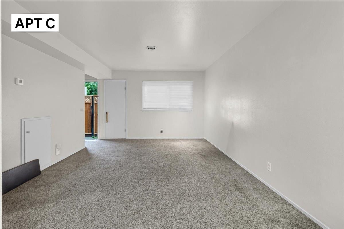 Empty room, Interior