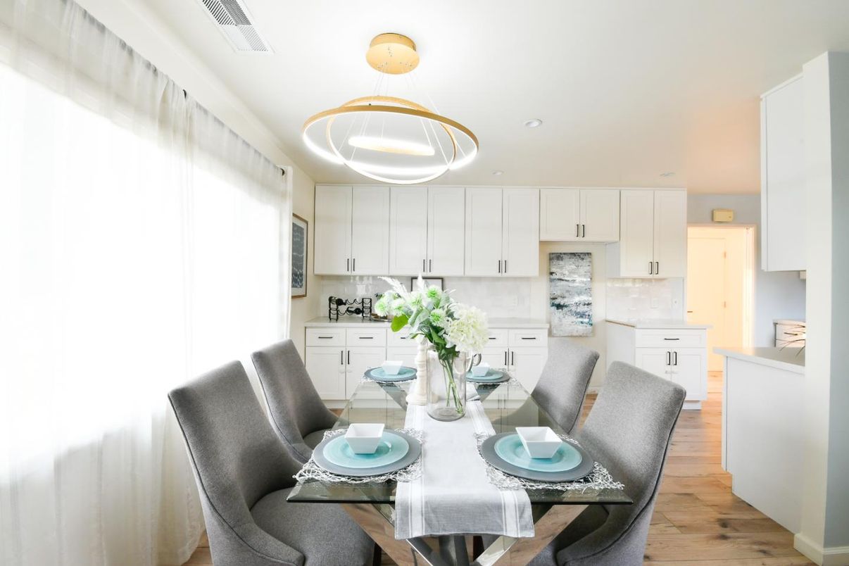 Dining room, Interior, Kitchen, Pendant Lights, Recessed Lighting, Wood Texture Flooring