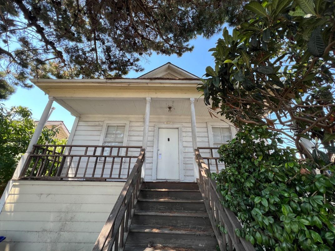 Exterior, Facade, None