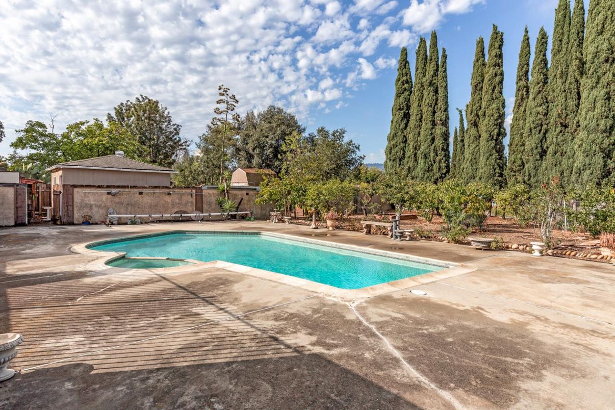 Exterior, Pool