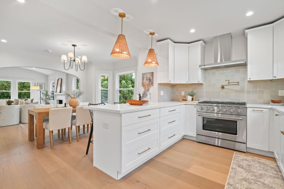 Chandelier, Dining room, Interior, Kitchen, Pendant Lights, Recessed Lighting, Stainless Steel Appliances, Wood Texture Flooring