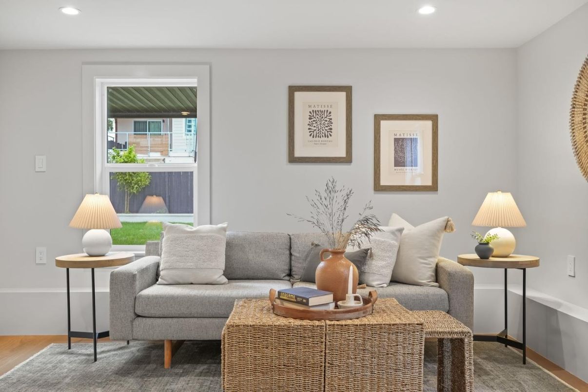 Interior, Living room, Recessed Lighting, Wood Texture Flooring
