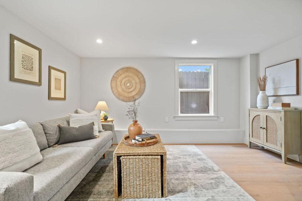 Interior, Living room, Recessed Lighting, Wood Texture Flooring