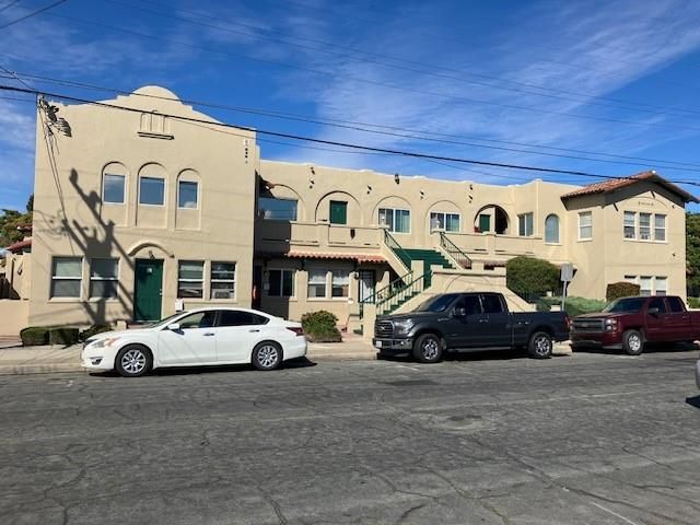 Exterior, Facade, Mediterranean