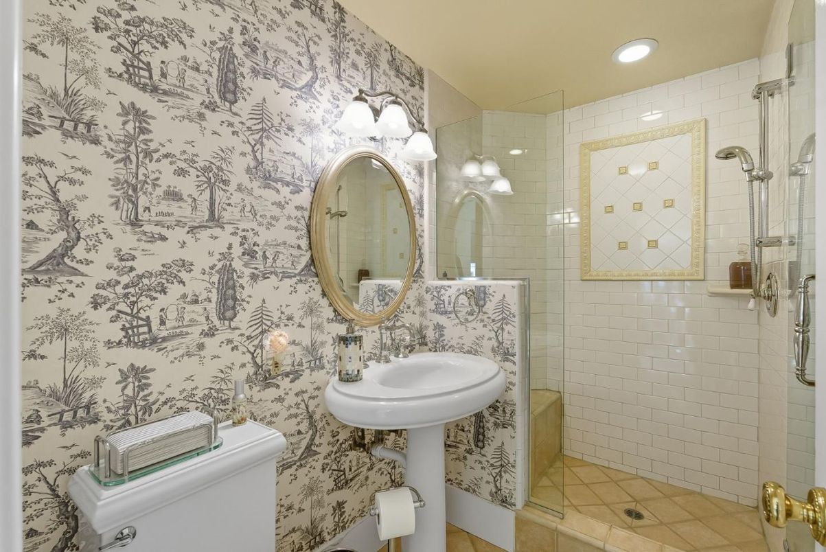 Bathroom, Interior, Recessed Lighting