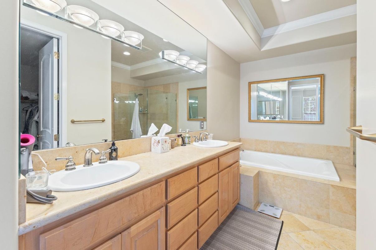 Bathroom, Dual Sink Vanities, Interior, Recessed Lighting