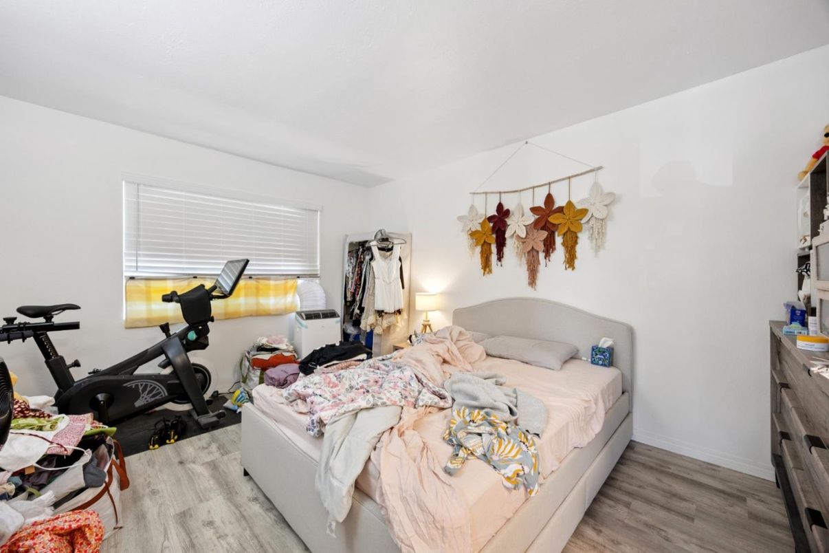 Bedroom, Fitness Equipment, Interior, Wood Texture Flooring