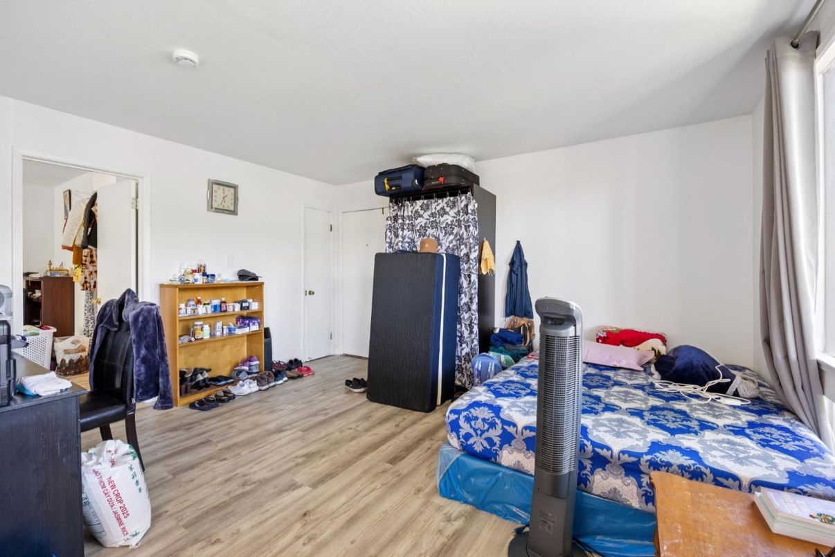 Bedroom, Fitness Equipment, Interior, Wood Texture Flooring