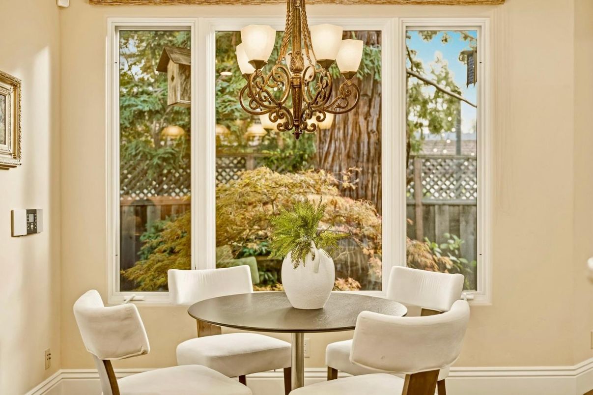 Chandelier, Dining room, Interior