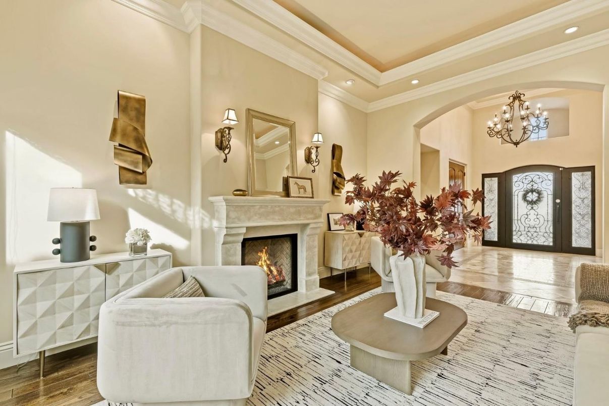 Chandelier, Fireplace, Interior, Recessed Lighting, Wood Texture Flooring