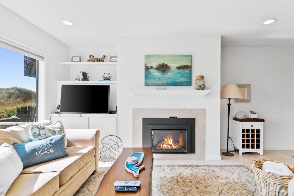 Fireplace, Interior, Living room, Recessed Lighting