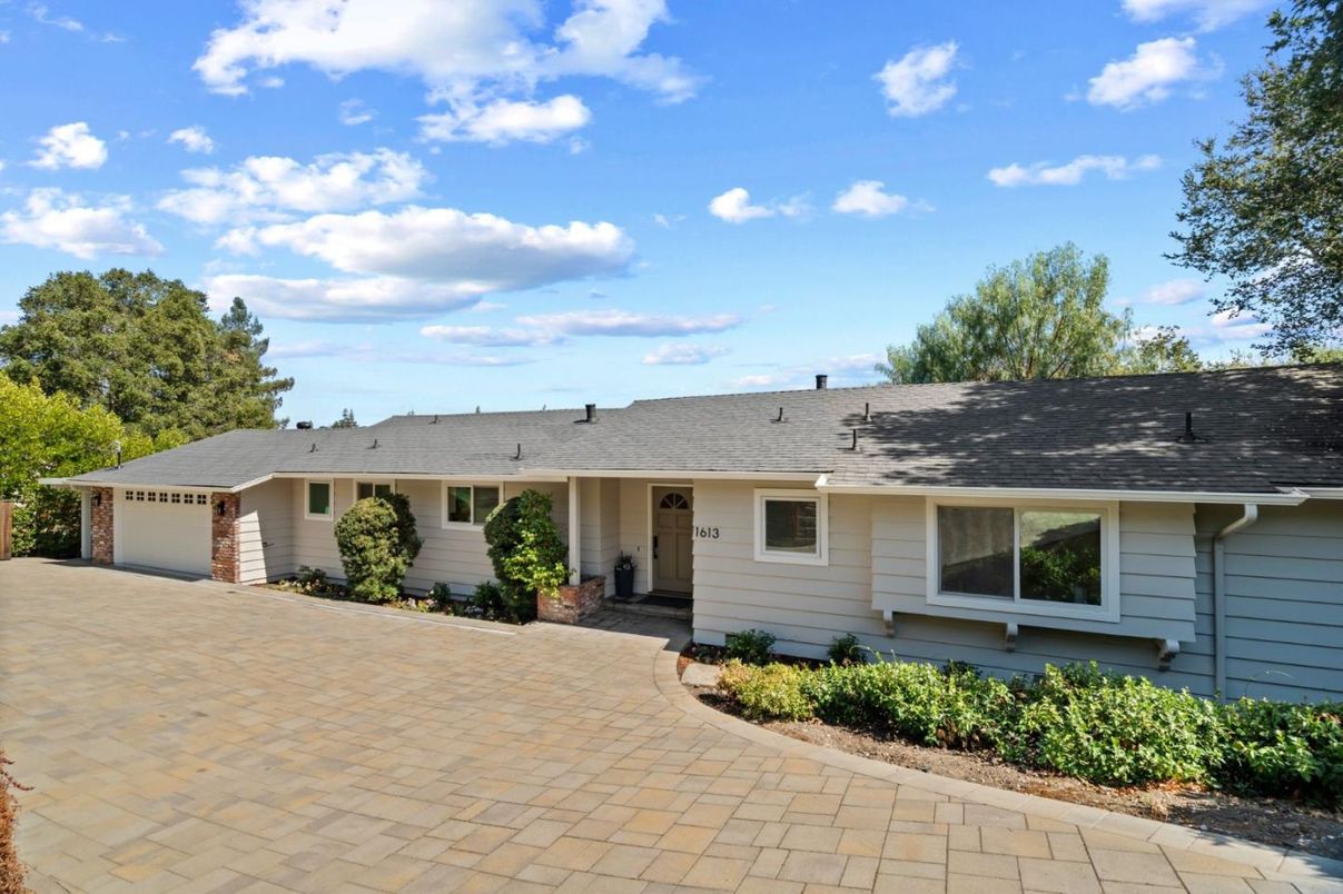 Attached, Exterior, Facade, Ranch