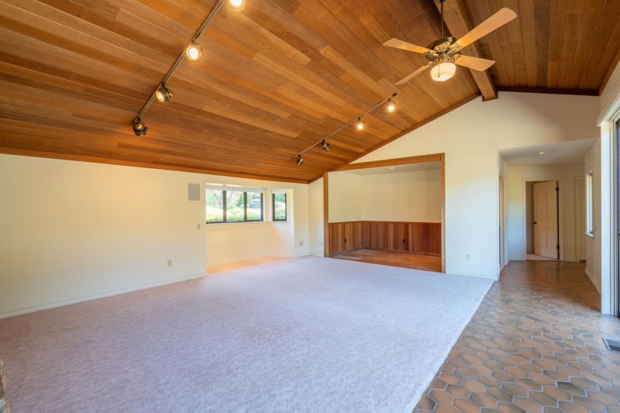 Empty room, Interior, Wooden Ceilings