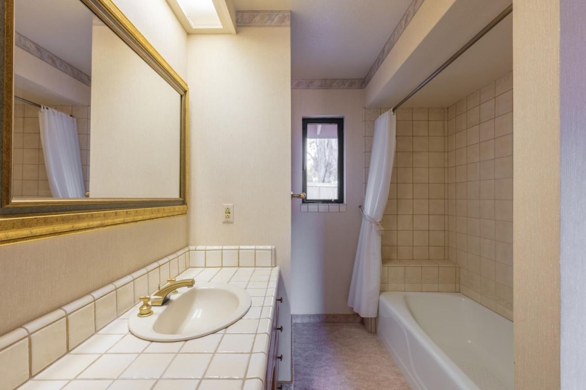 Bathroom, Interior, Tile Countertops