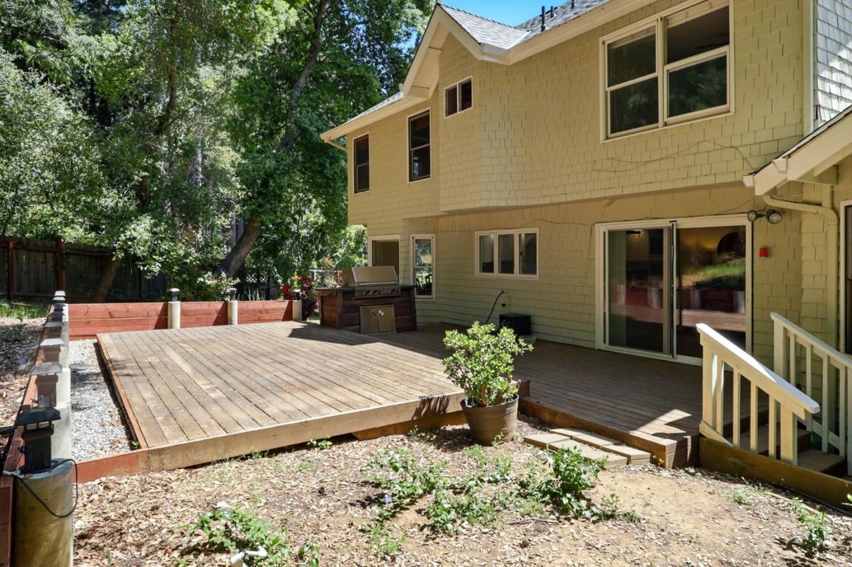 Exterior, Outdoor Kitchen