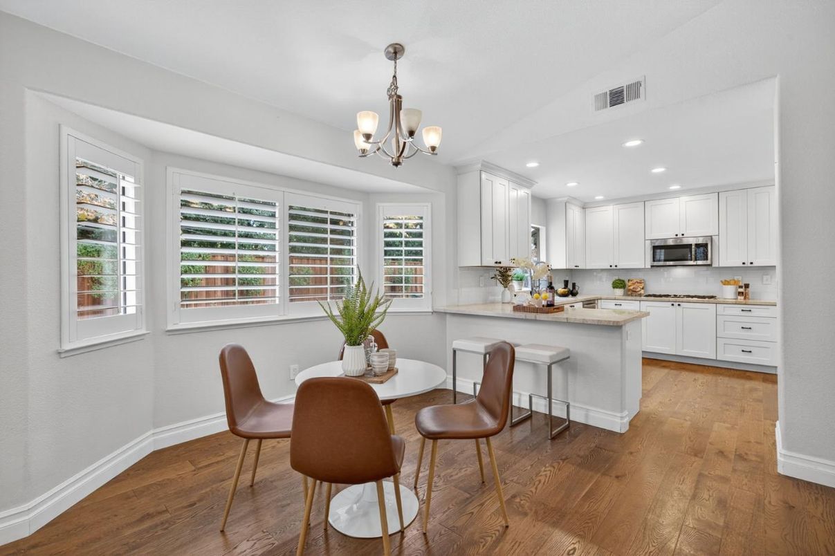 Chandelier, Dining room, Interior, Kitchen, Recessed Lighting, Wood Texture Flooring