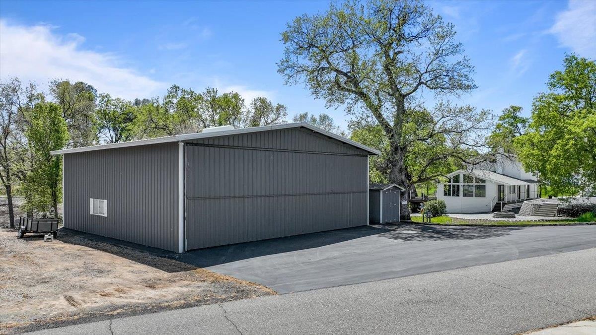 Detached Garage, Exterior