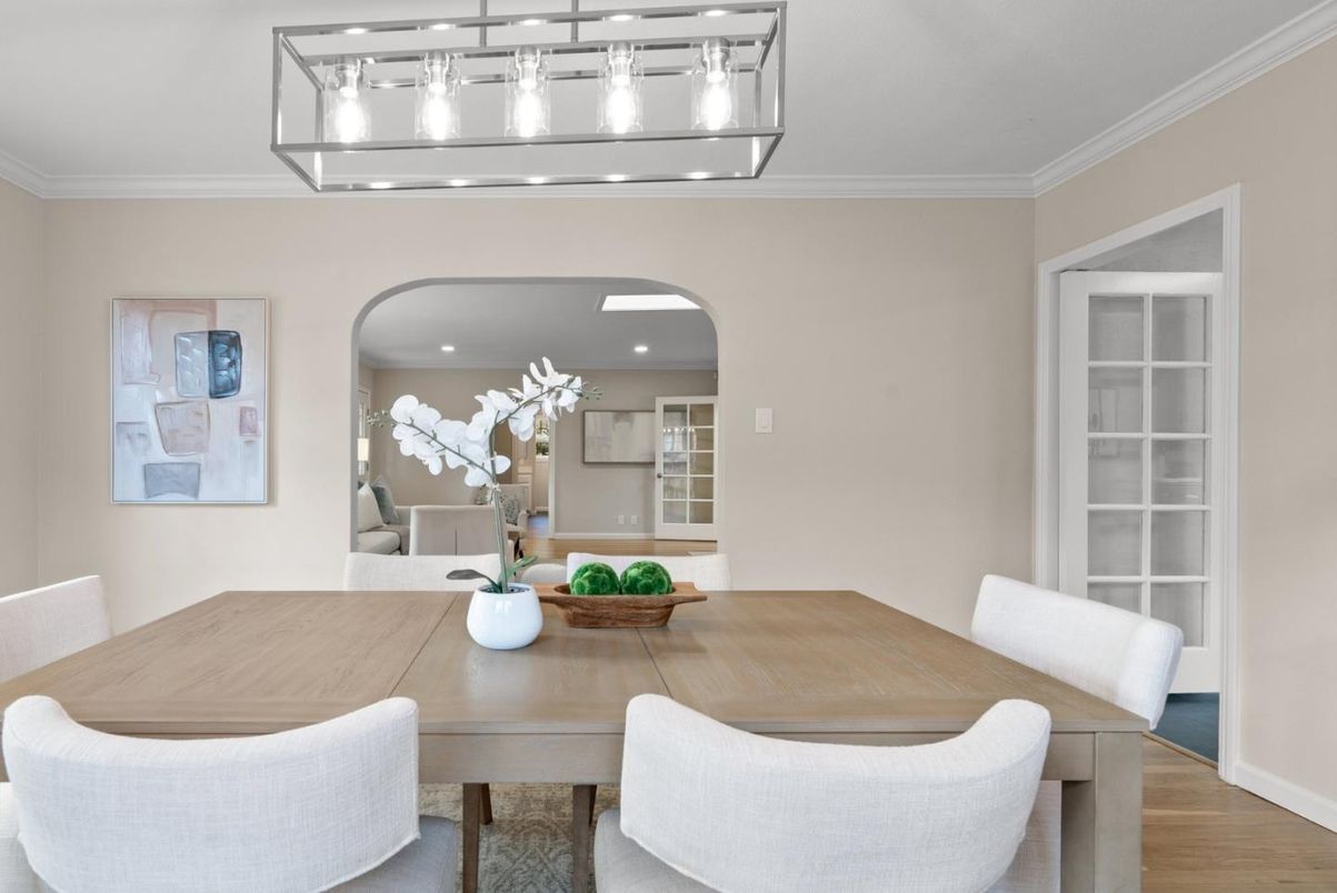 Dining room, Interior, Recessed Lighting, Wood Texture Flooring