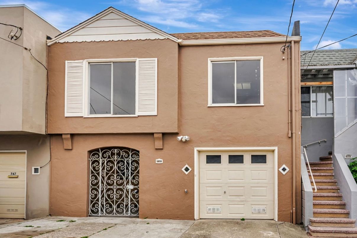 Attached, Exterior, Facade, Rowhouse