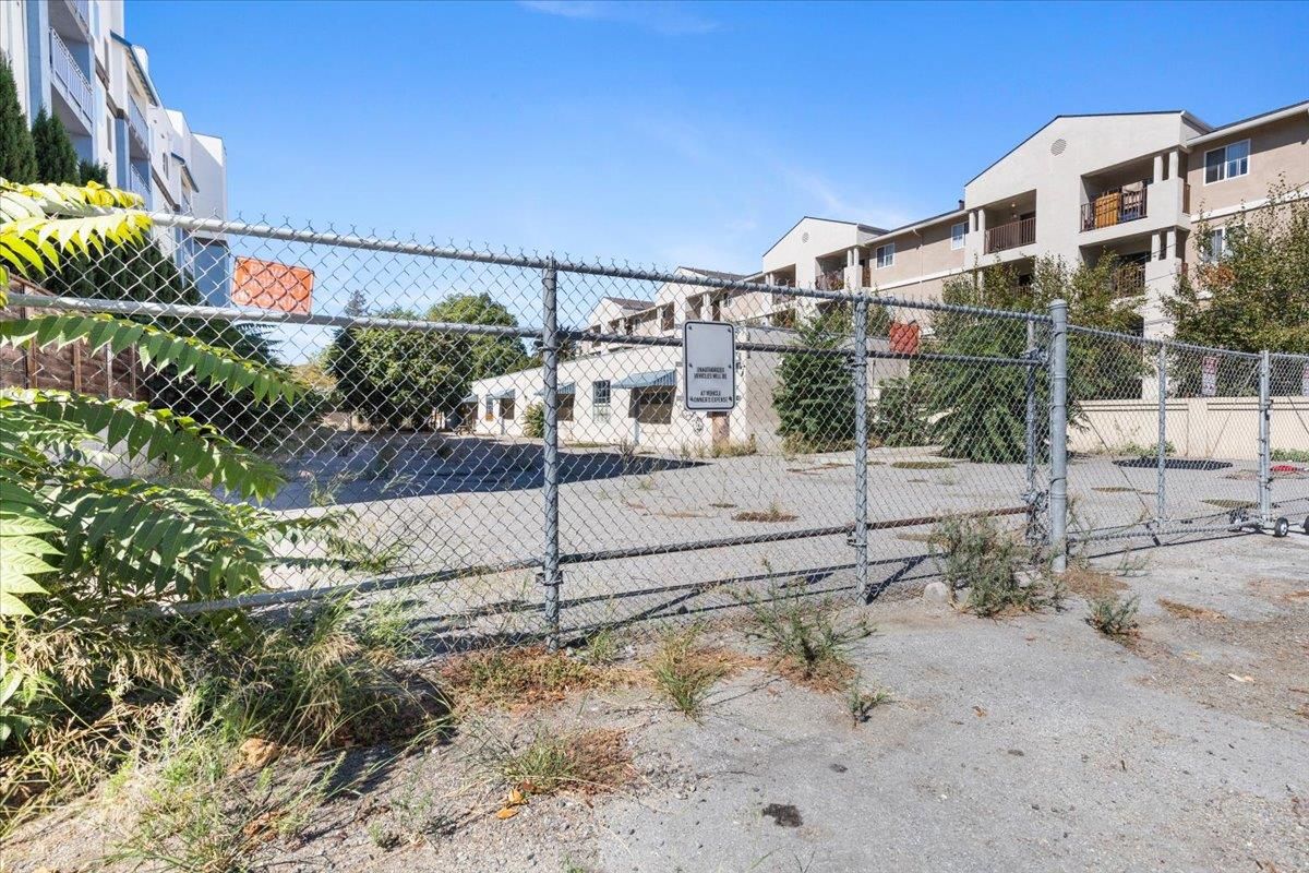 Exterior, Tennis Courts