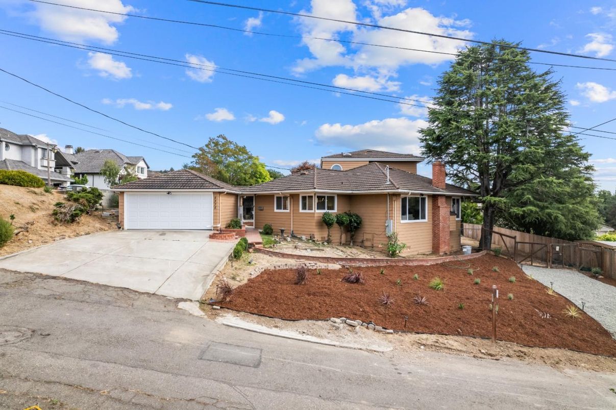 Attached, Exterior, Facade, Brick Facade, Cape Cod