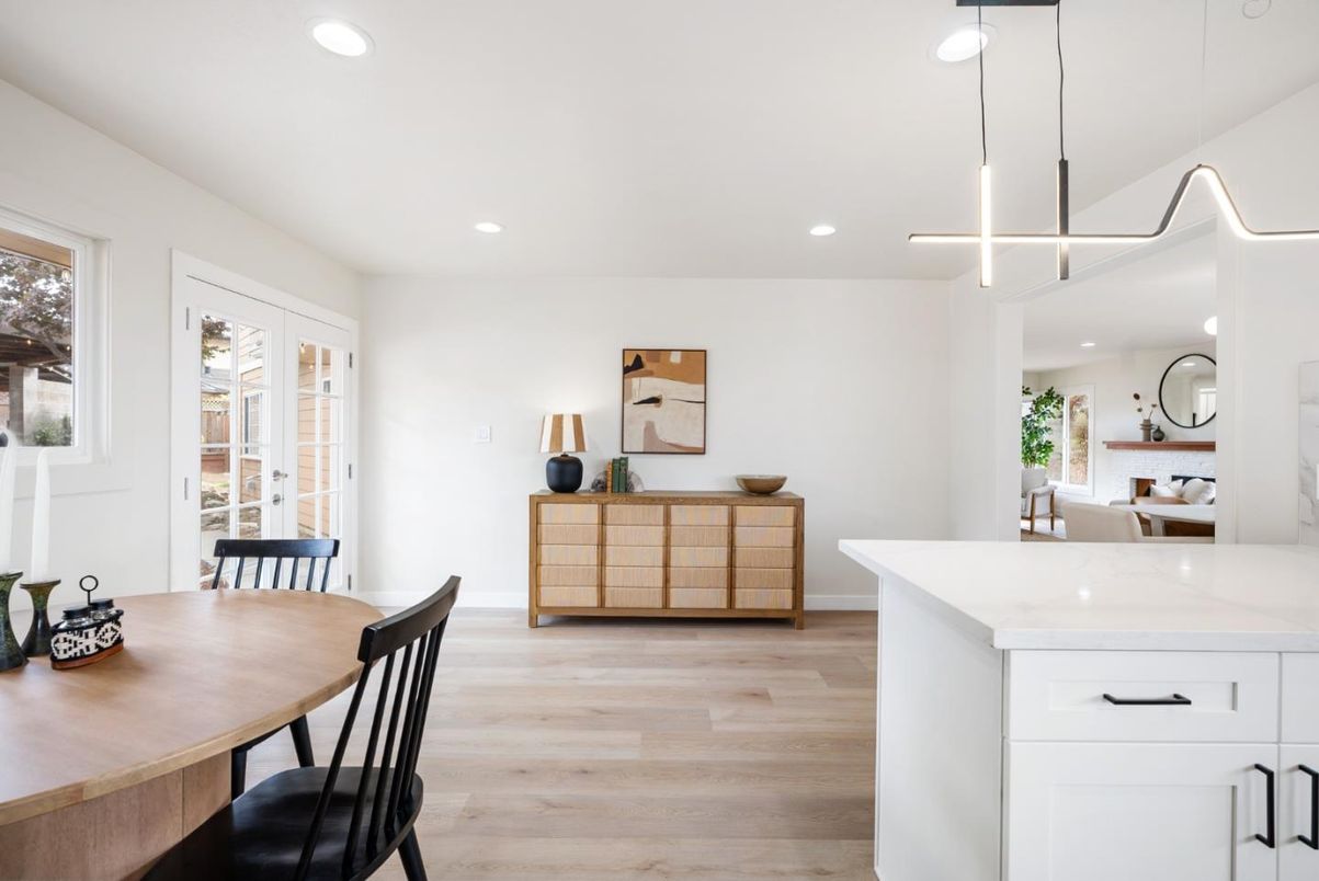 Dining room, Interior, Kitchen, Pendant Lights, Recessed Lighting, Wood Texture Flooring
