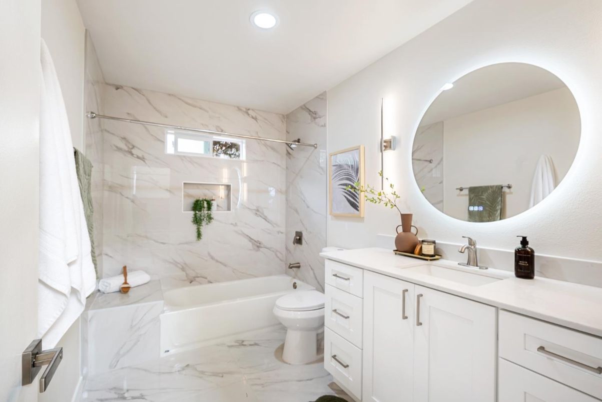 Bathroom, Interior, Marble, Marble Walls, Recessed Lighting