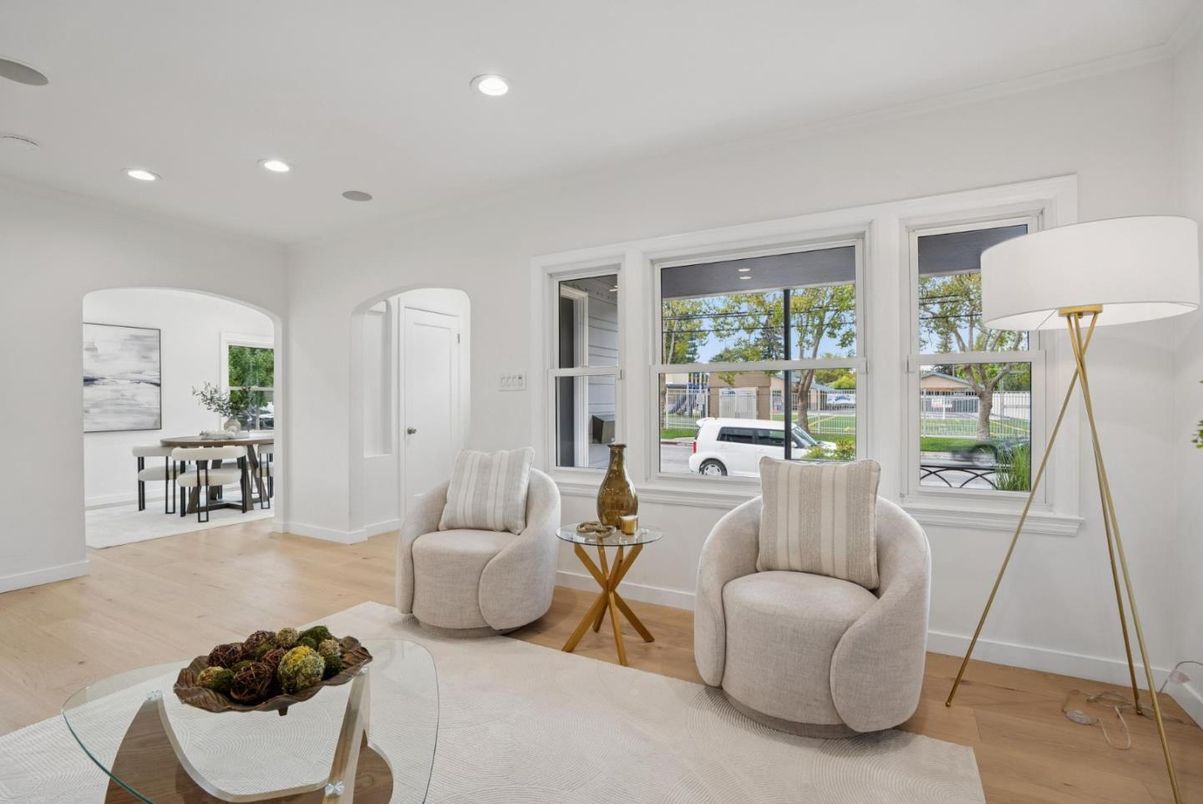 Interior, Recessed Lighting, Wood Texture Flooring