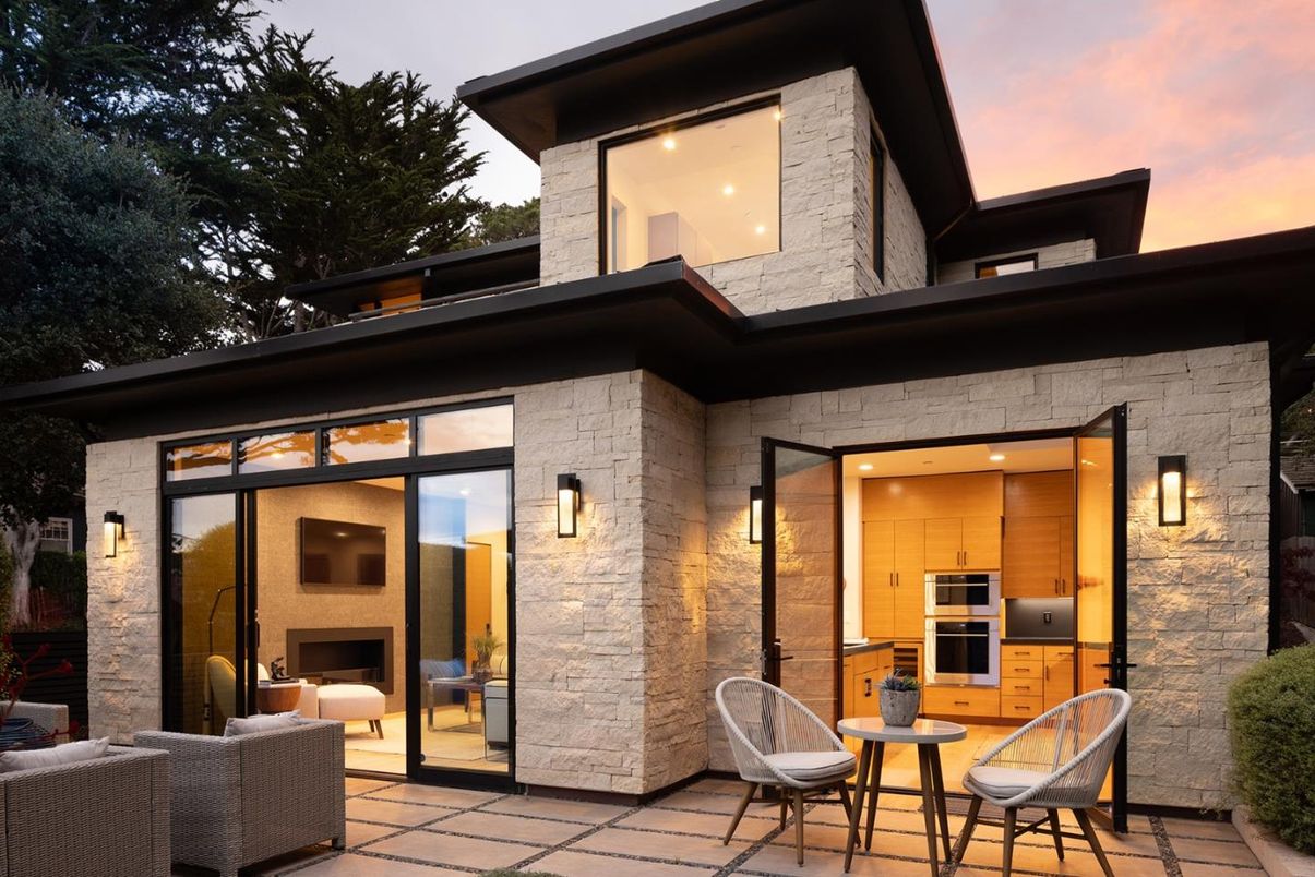 Exterior, Facade, Modern