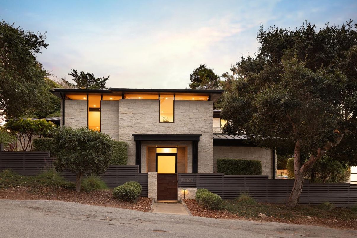 Exterior, Facade, Modern