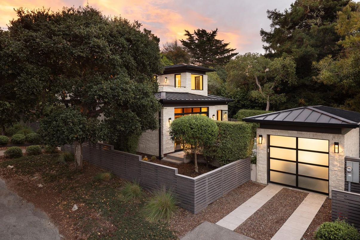 Attached, Exterior, Facade, Modern