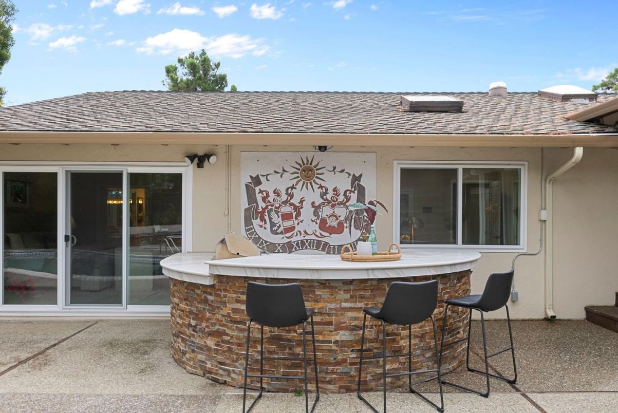 Exterior, Outdoor Kitchen