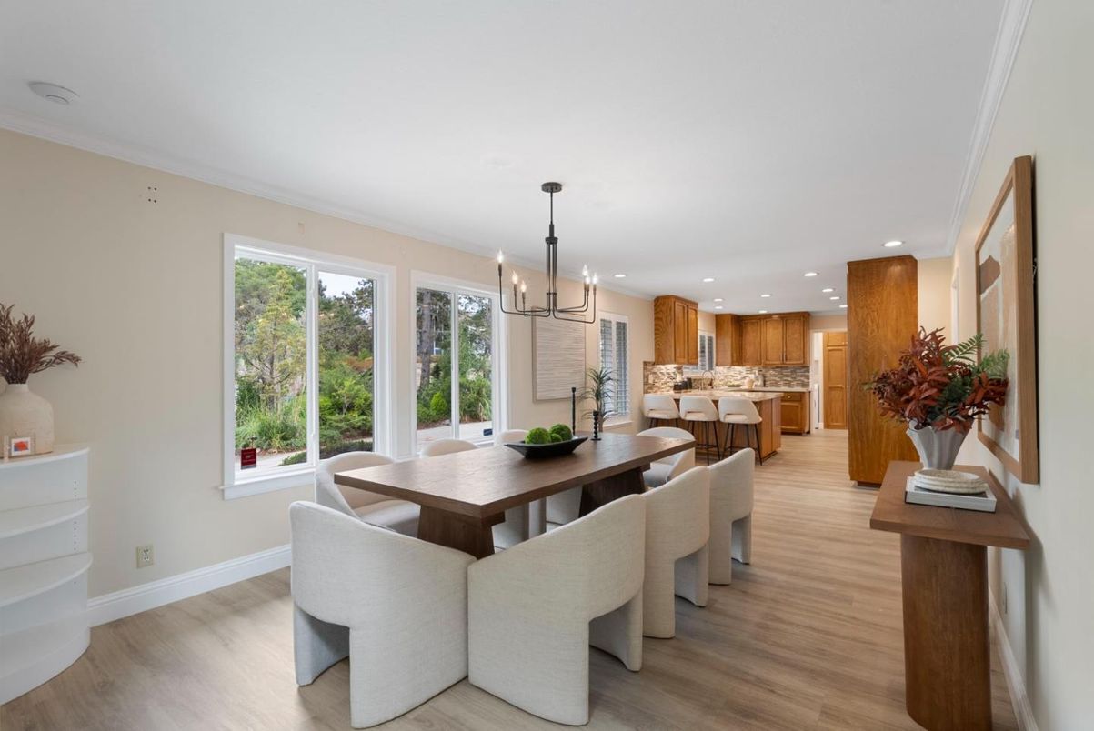 Chandelier, Dining room, Interior, Kitchen, Pendant Lights, Recessed Lighting, Wood Texture Flooring